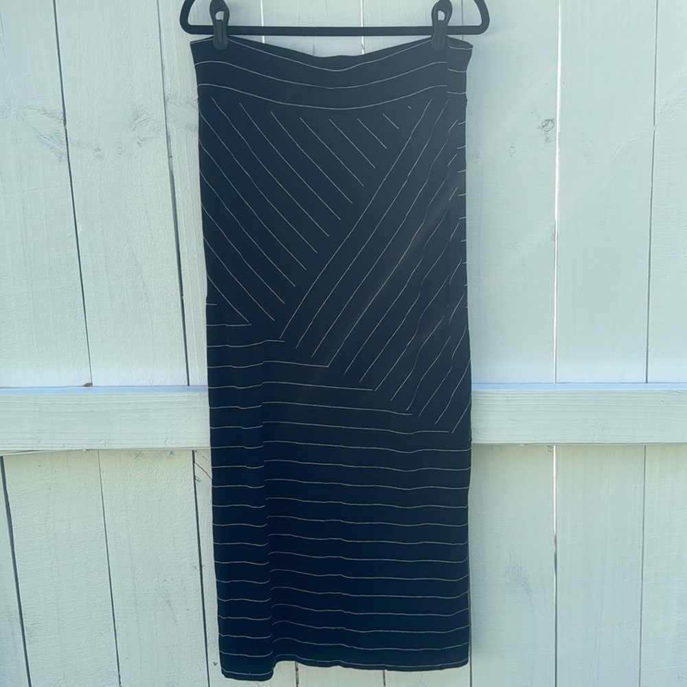Pure Energy black and white geo stripped maxi skirt. Gently used.